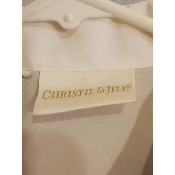 Christie & Jill White Embroidered Button Front Blouse - Picture 7 of 7